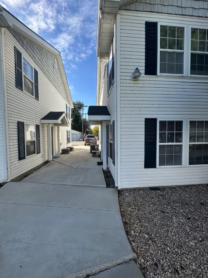 122 Davis Ave - Photo 4 of 24