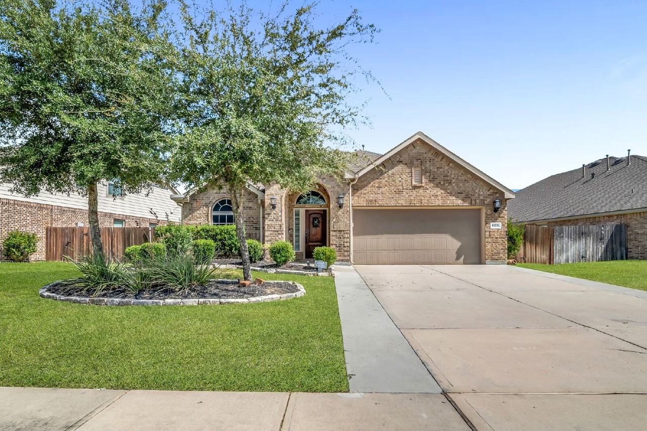 18739 Laurel Hills Dr - Photo 2 of 31