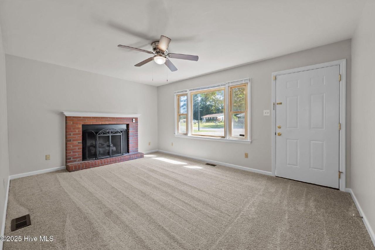 2503 Country Club Rd - Photo 3 of 31