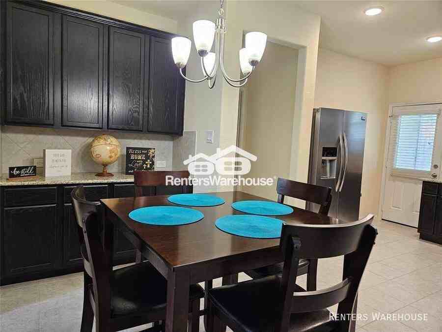 17018 Taffaine Dr - Photo 4 of 34