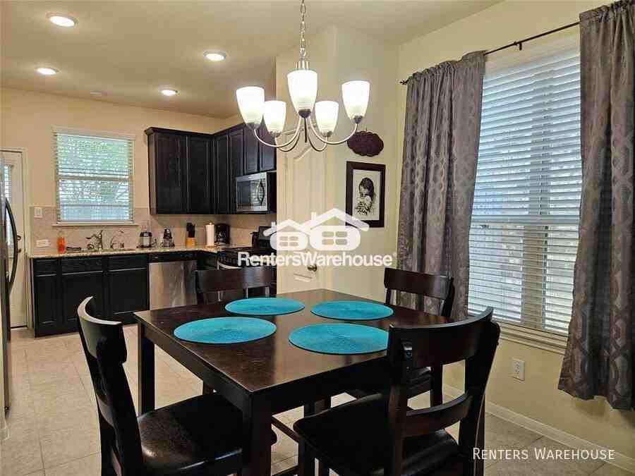 17018 Taffaine Dr - Photo 5 of 34