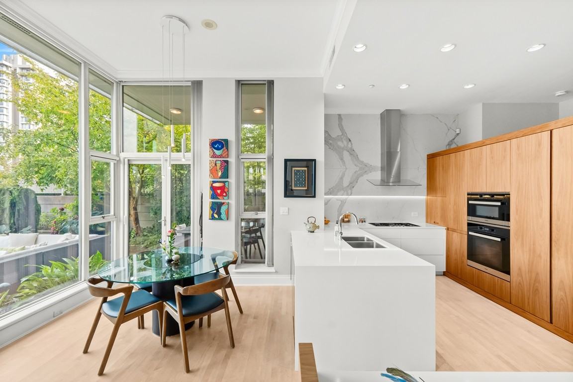 1717 Bayshore Drive #PH1 - Photo 4 of 29