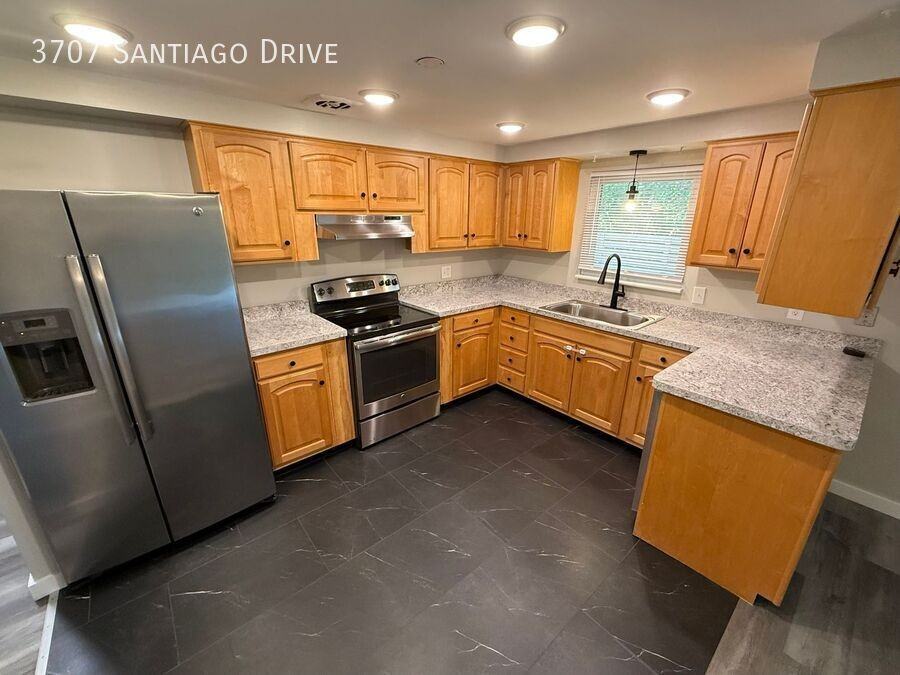 3707 Santiago Dr - Photo 2 of 45