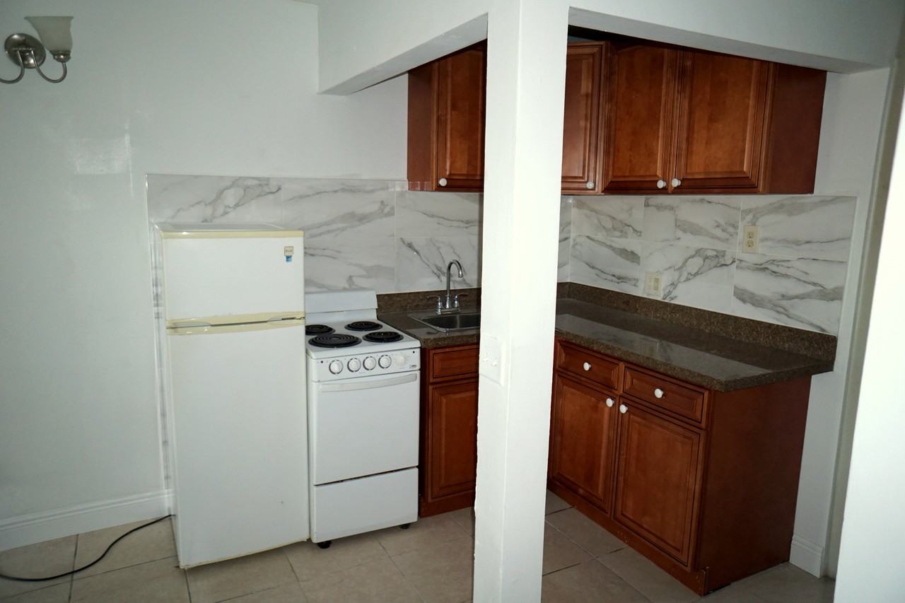 US-1 & NE 10th St - Photo 2 of 10