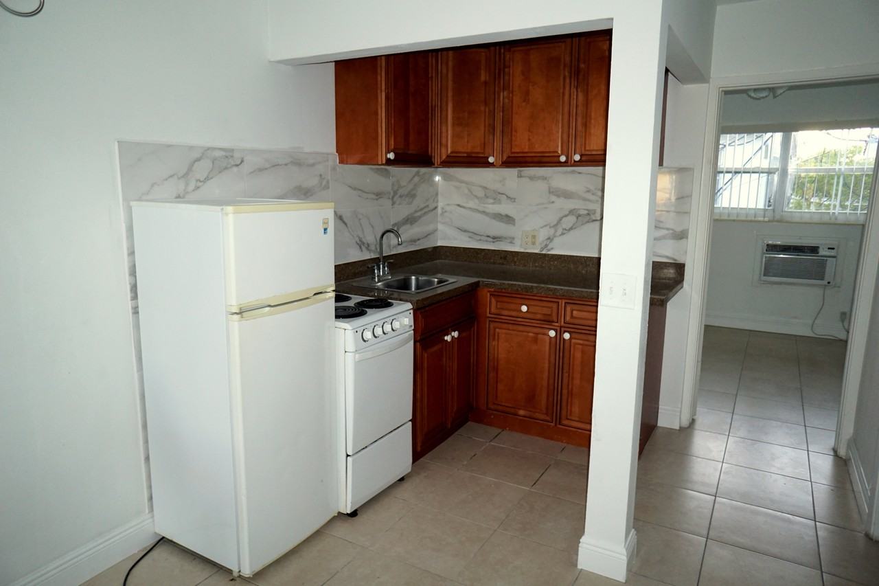 US-1 & NE 10th St - Photo 4 of 10