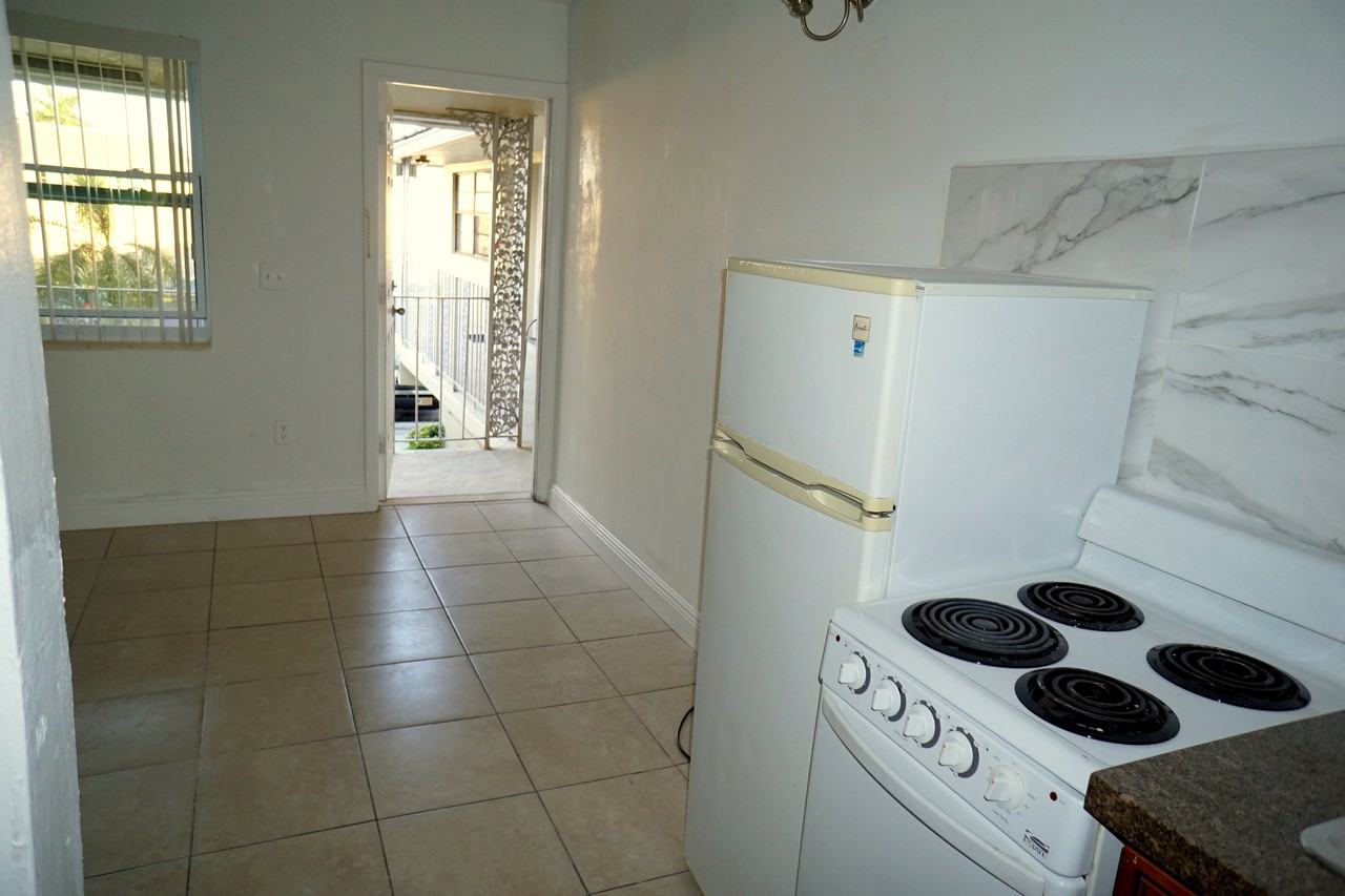 US-1 & NE 10th St - Photo 7 of 10