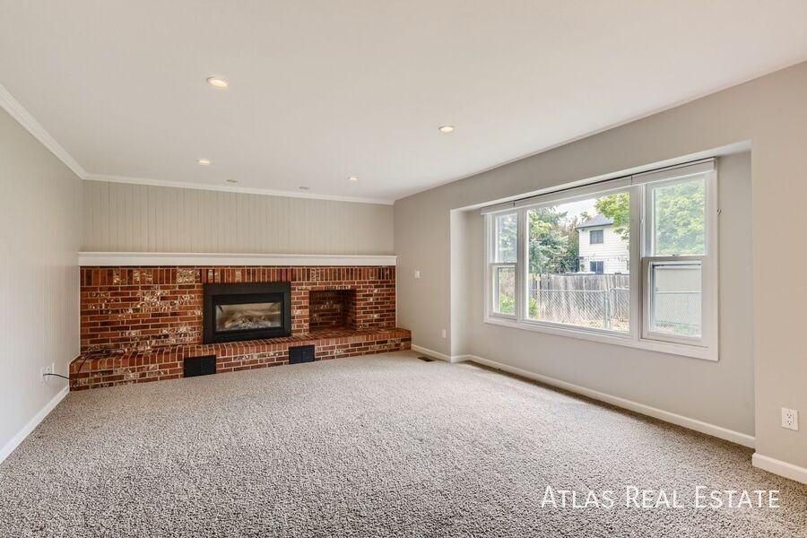 1719 Hotchkiss Drive - Photo 2 of 17
