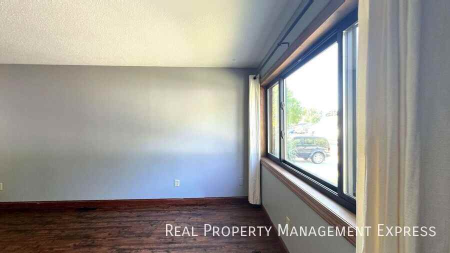 2700 South Bernhaven Avenue - Photo 4 of 28