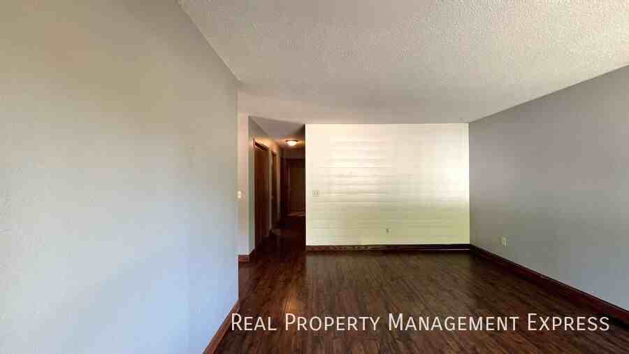 2700 South Bernhaven Avenue - Photo 5 of 28