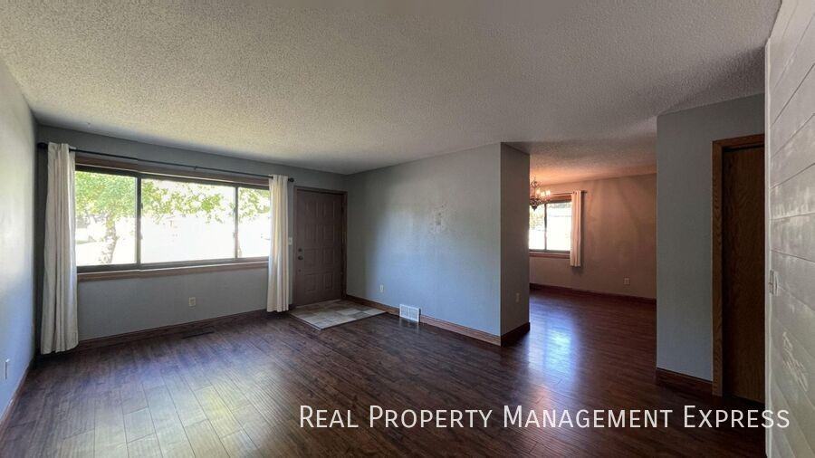 2700 South Bernhaven Avenue - Photo 6 of 28