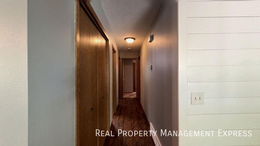 2700 South Bernhaven Avenue - Photo 7 of 28