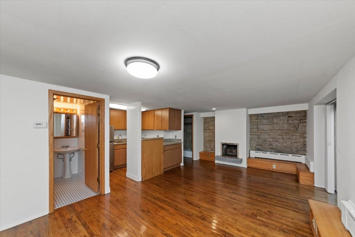 534 W Belden Ave #1C - Photo 4 of 10