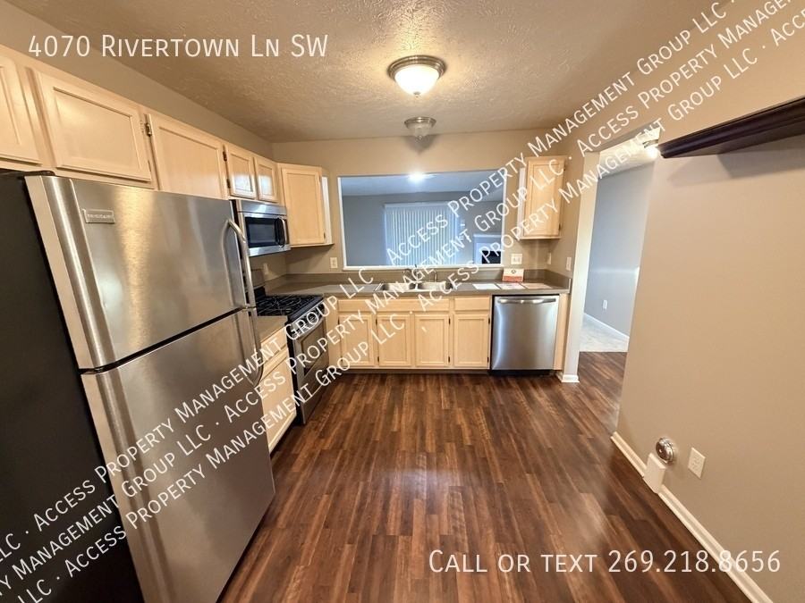 4070 Rivertown Ln Sw - Photo 3 of 32