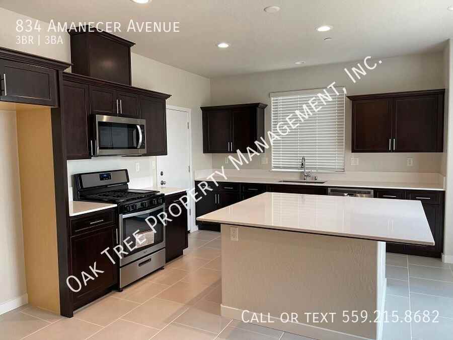 834 Amanecer Avenue - Photo 3 of 15