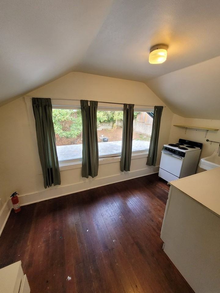 282 Pearl St - Photo 3 of 13