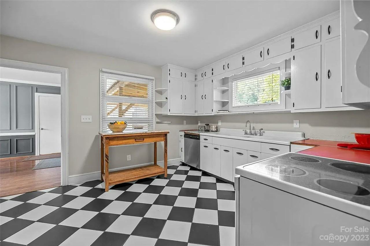 1030 Dooley Drive, Unit N/A - Photo 3 of 7