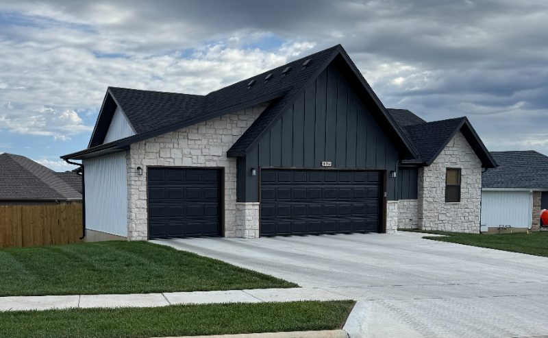 896 S Silverwood Ln - Photo 2 of 33