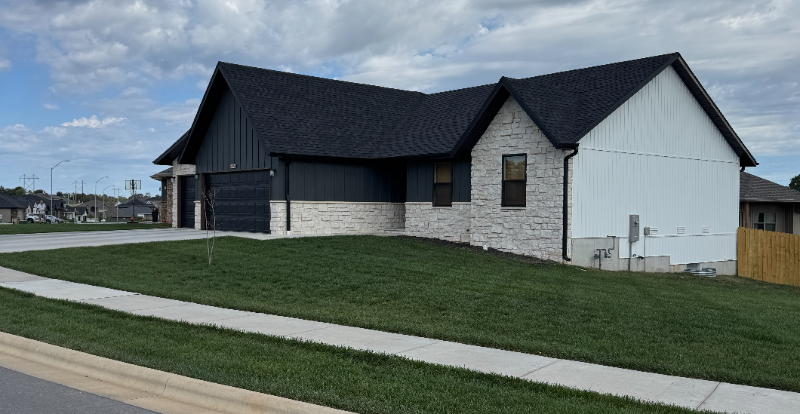 896 S Silverwood Ln - Photo 3 of 33