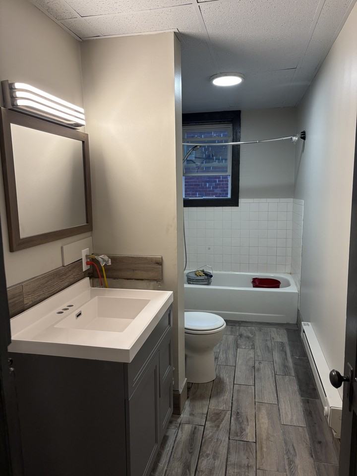 229 2nd St Nw #A - Photo 3 of 6