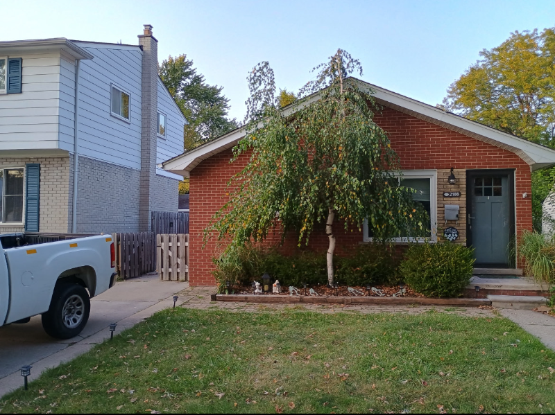 2188 Hollywood Ave - Photo 2 of 13