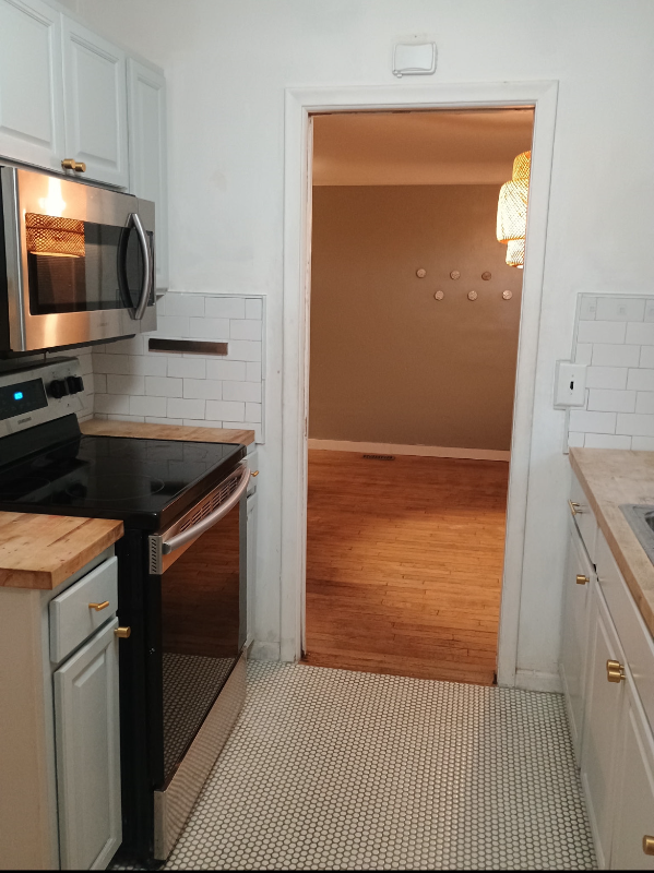 2188 Hollywood Ave - Photo 3 of 13