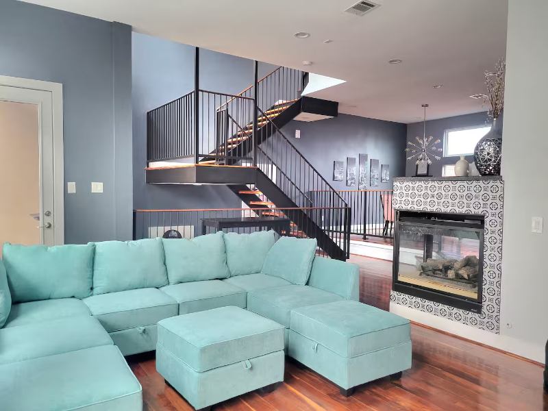 906 Hutchins St - Photo 2 of 20