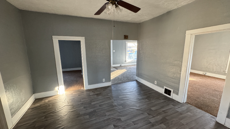 1509 W 5th St - Photo 3 of 7