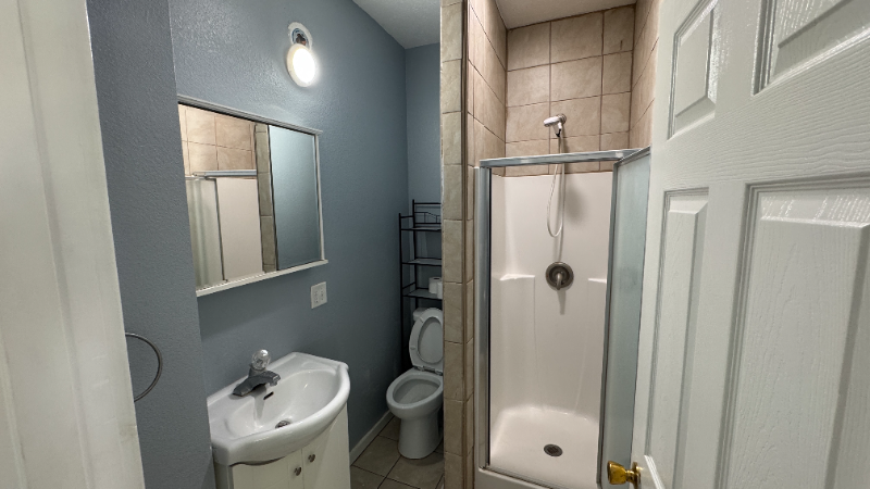 1111 W 5th St - Photo 3 of 6