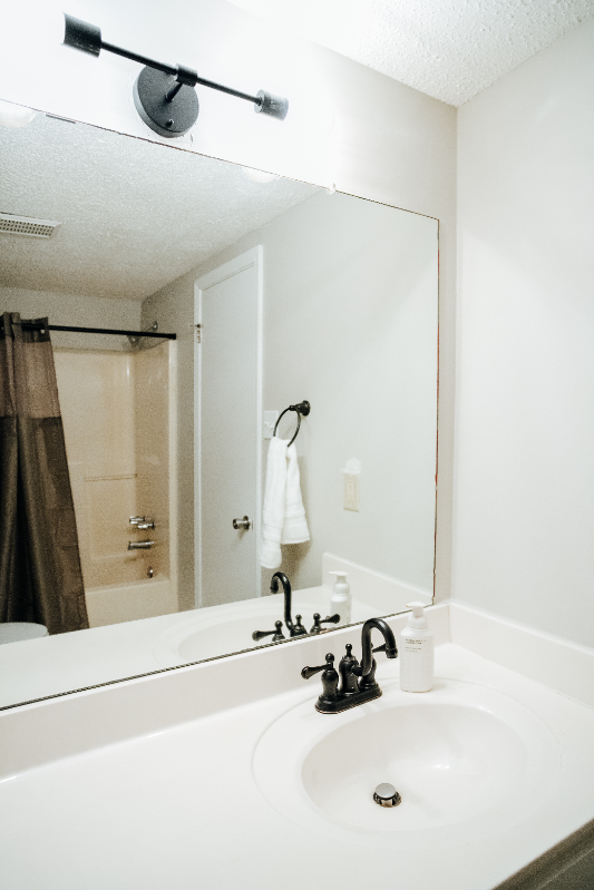 912 Dickenson Avenue - Photo 3 of 16