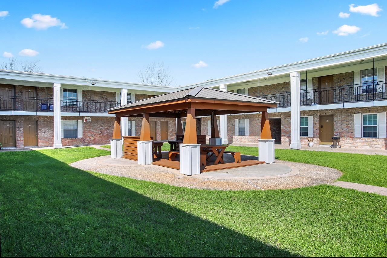 Casa Grande Apartments - Photo 7 of 24