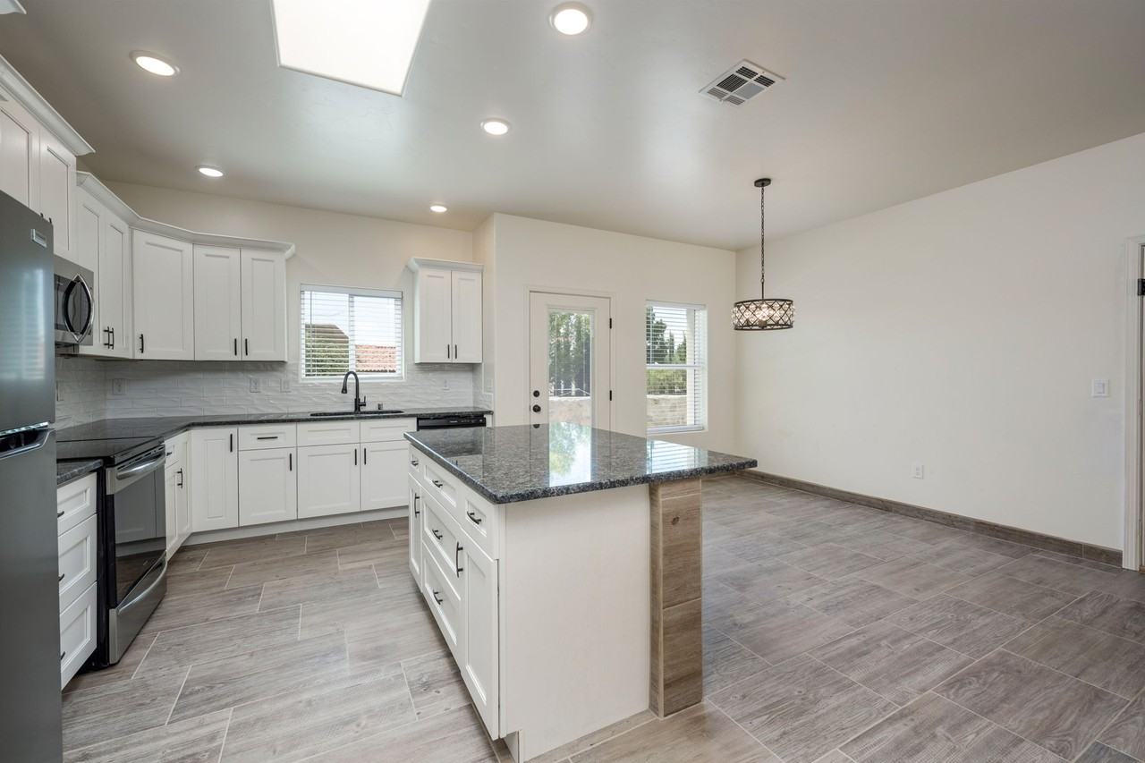 305 Wall Ave #C - Photo 4 of 13