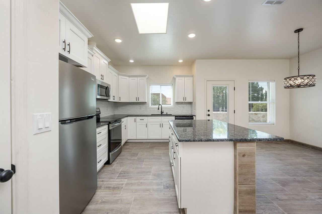305 Wall Ave #C - Photo 5 of 13