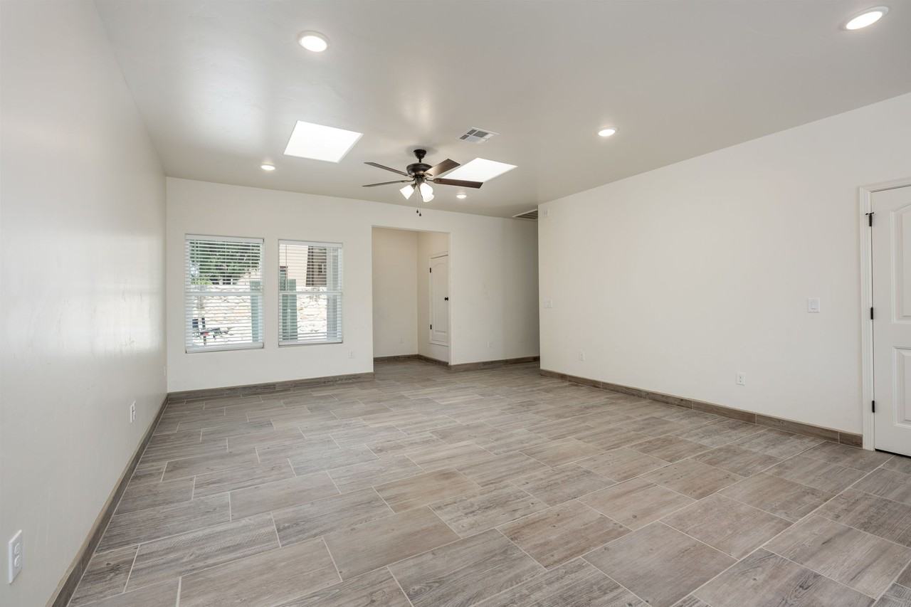 305 Wall Ave #C - Photo 6 of 13