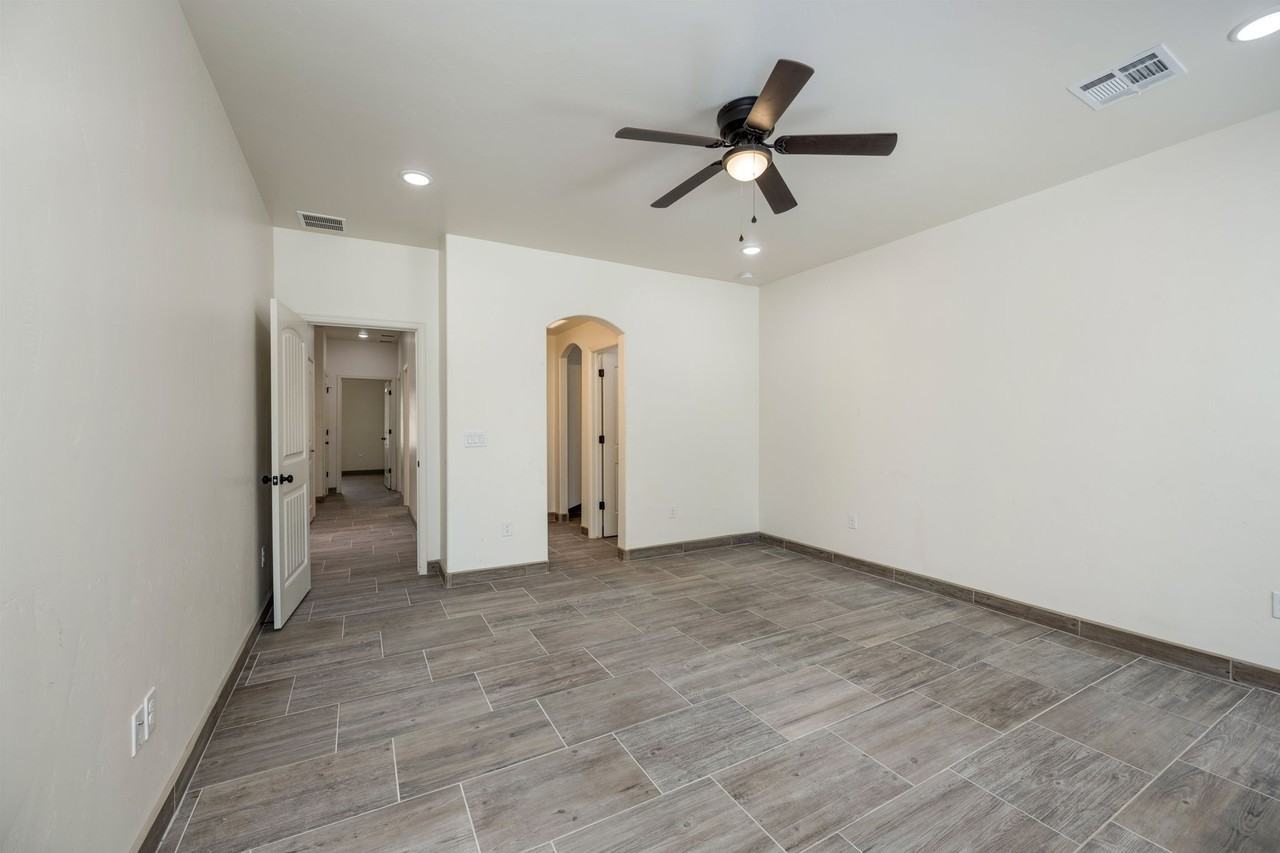 305 Wall Ave #C - Photo 7 of 13