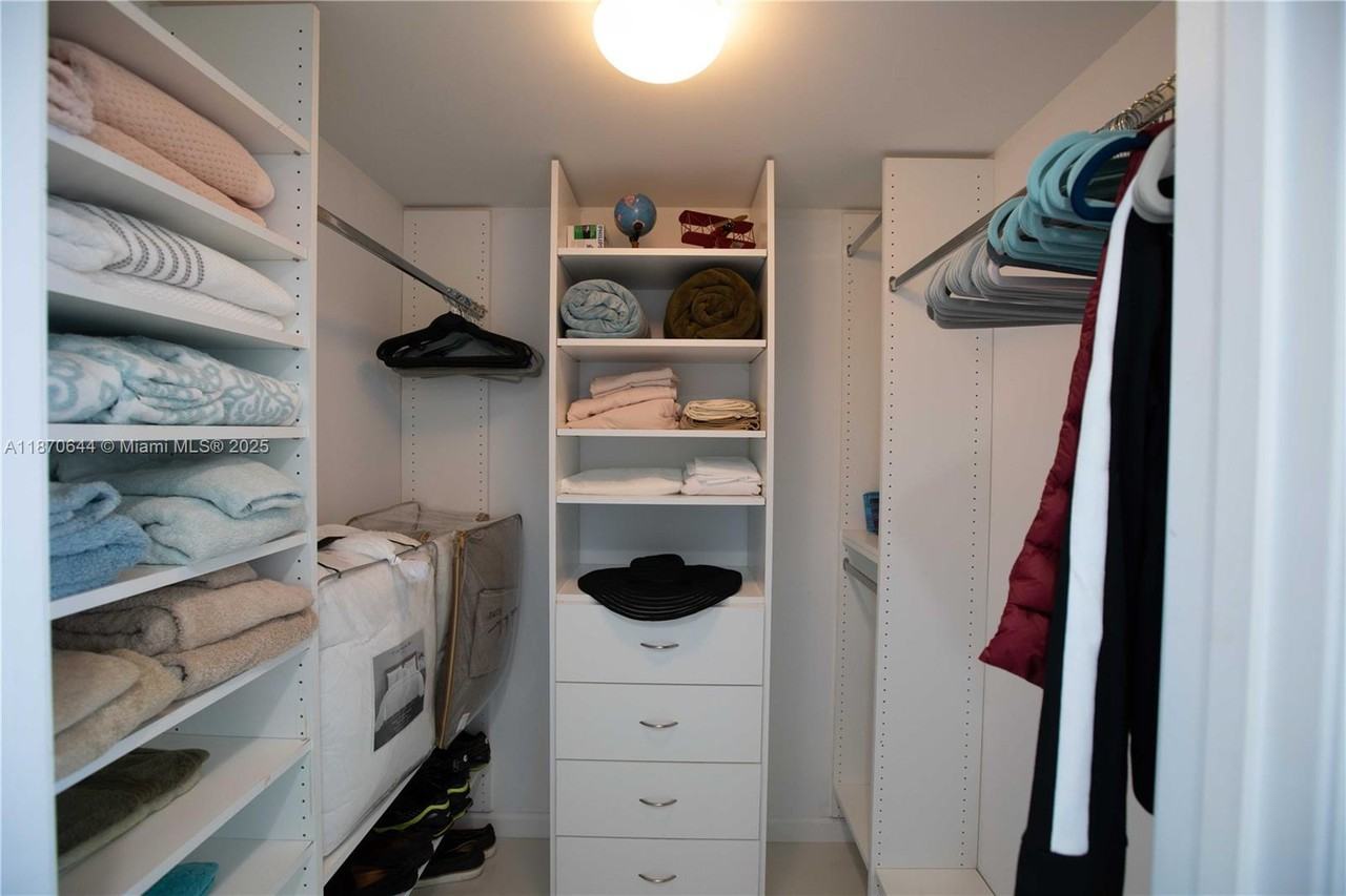 475 Brickell Avenue #5007 - Photo 2 of 19