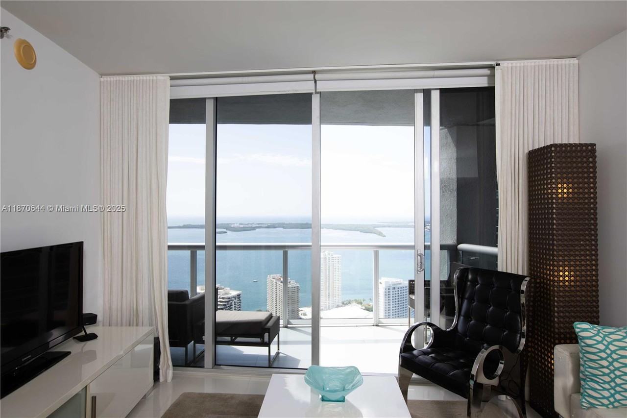 475 Brickell Avenue #5007 - Photo 3 of 19