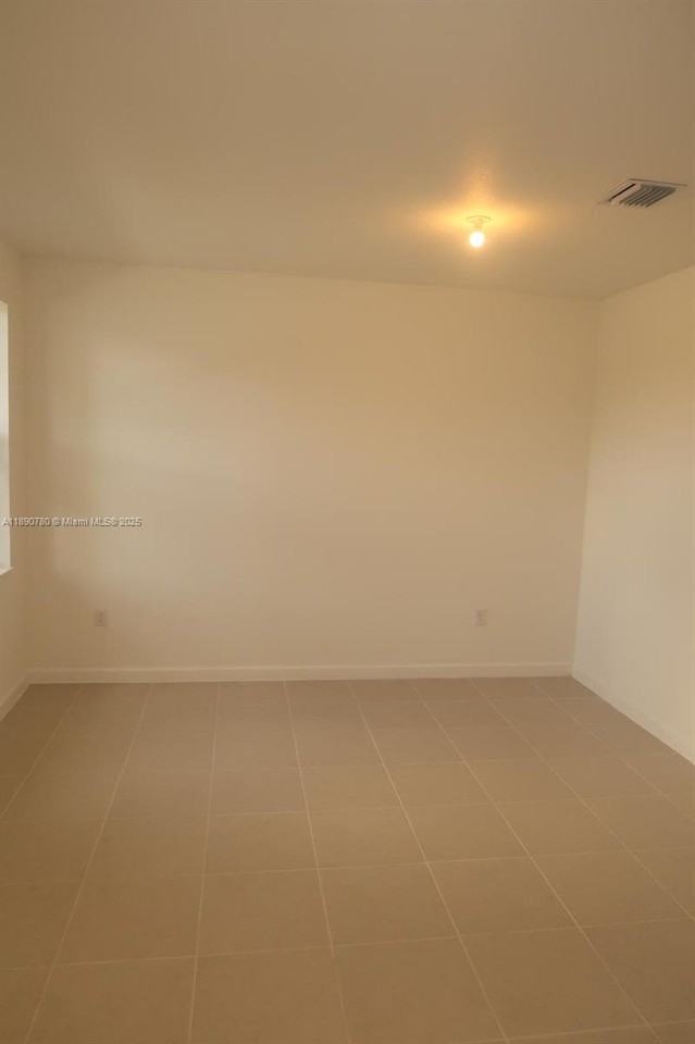 1529 Se 27th Rd - Photo 2 of 8