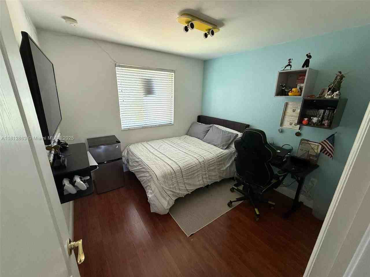 2342 Se 10th St - Photo 3 of 8