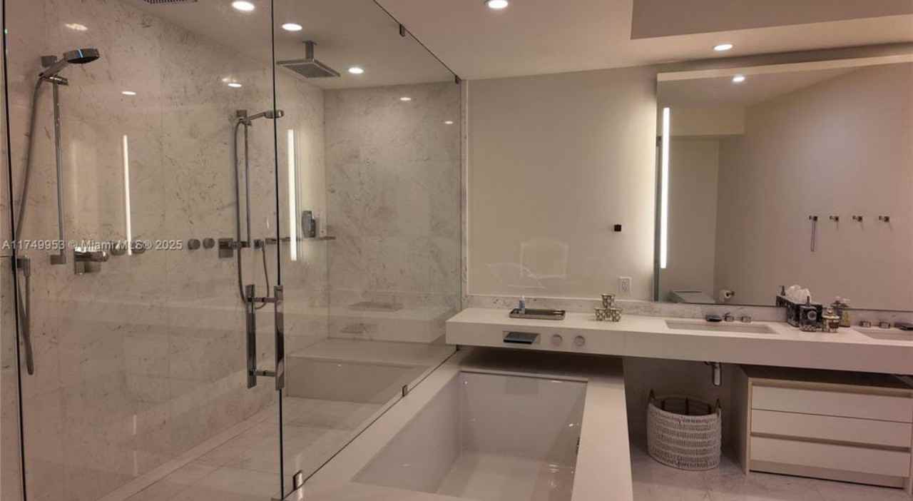 18555 Collins Avenue #905 - Photo 4 of 8