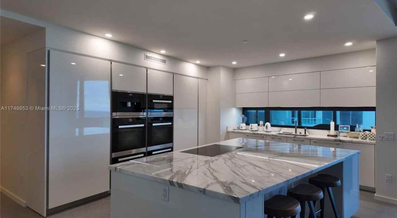 18555 Collins Avenue #905 - Photo 5 of 8