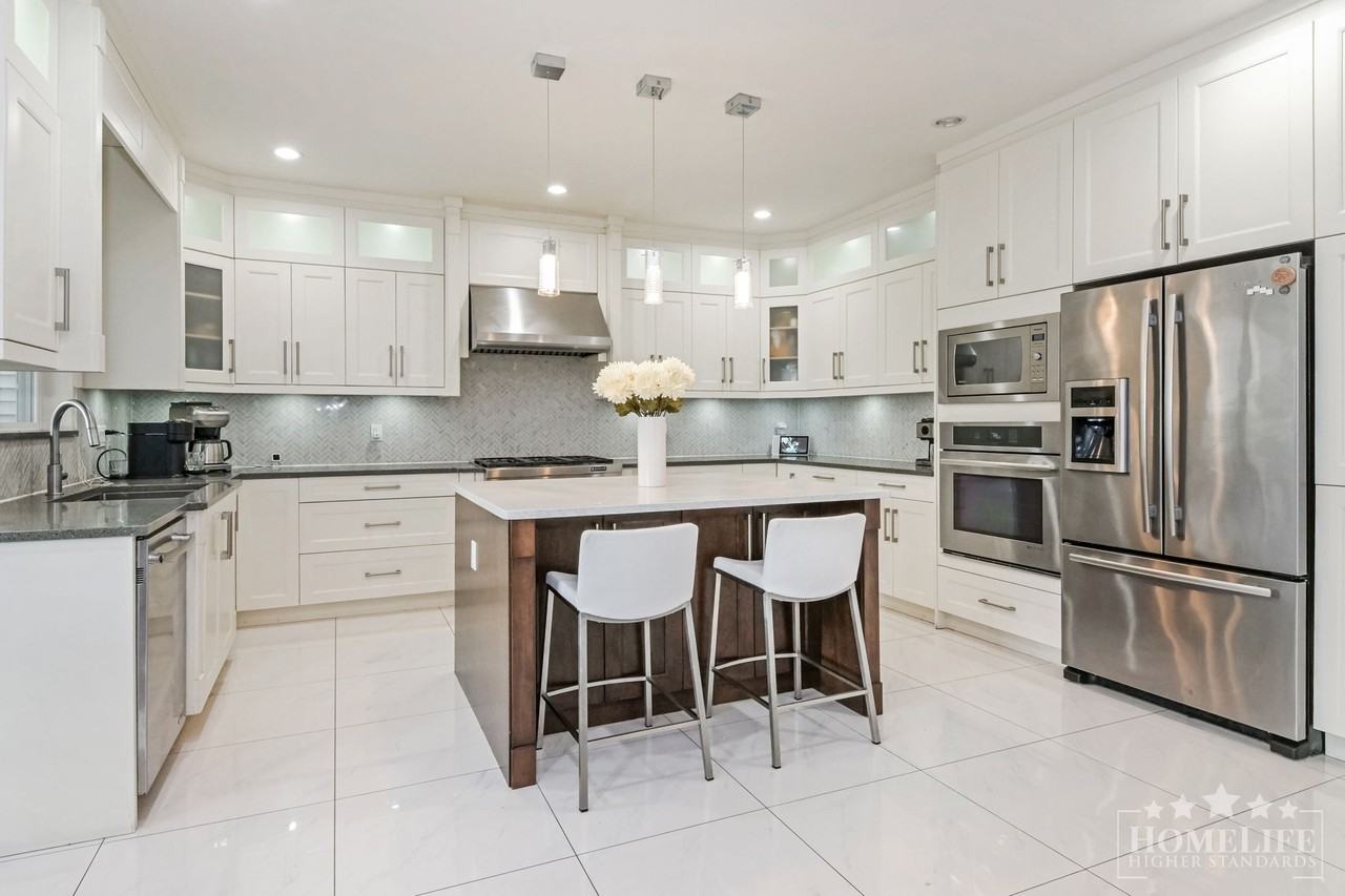 16482 63 Ave Uppr House - Photo 4 of 16