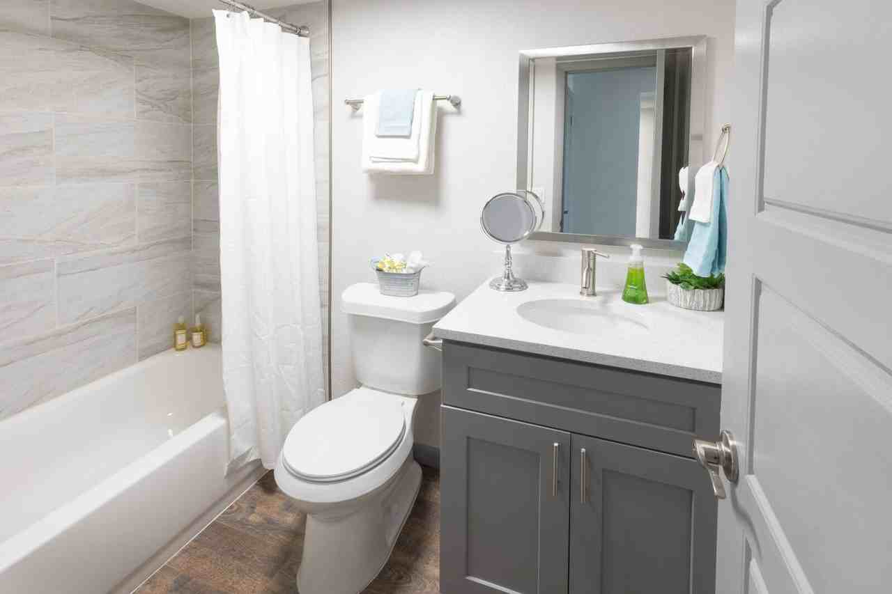 Winchester & Browning Apartments - Photo 4 of 9