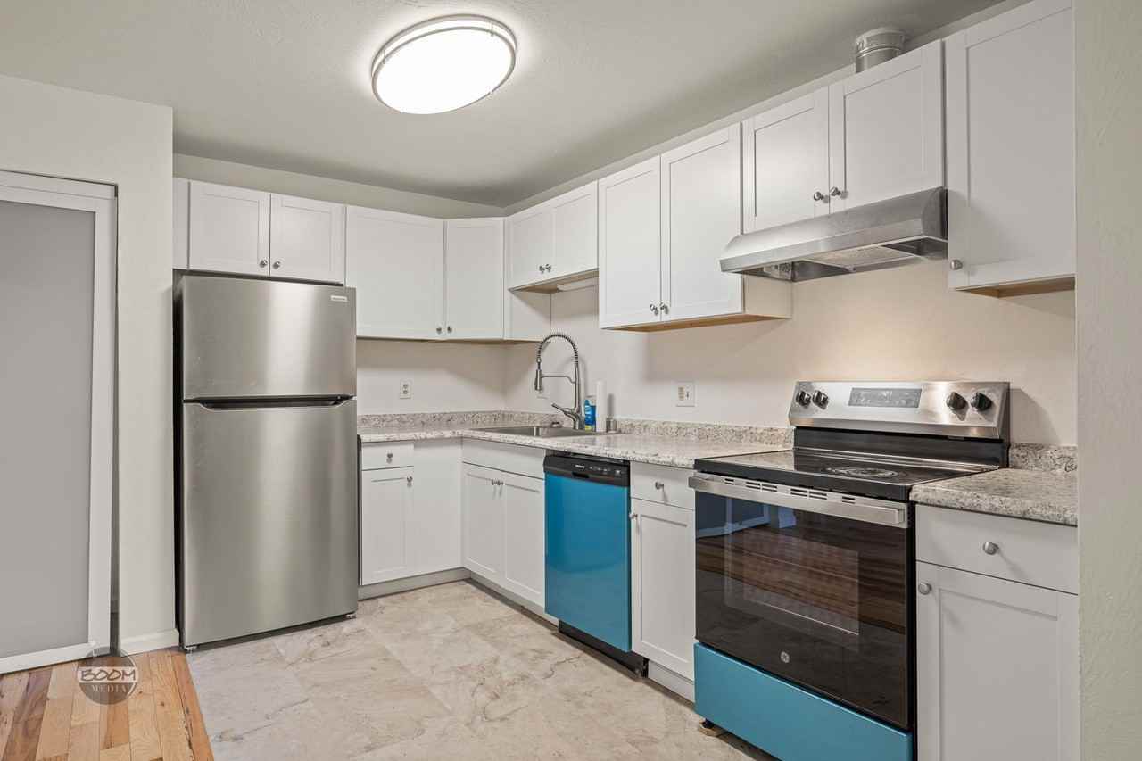 2326 Cordova Street - Photo 6 of 30