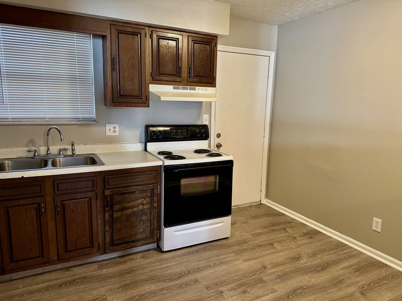 213 19th St. - Photo 3 of 10