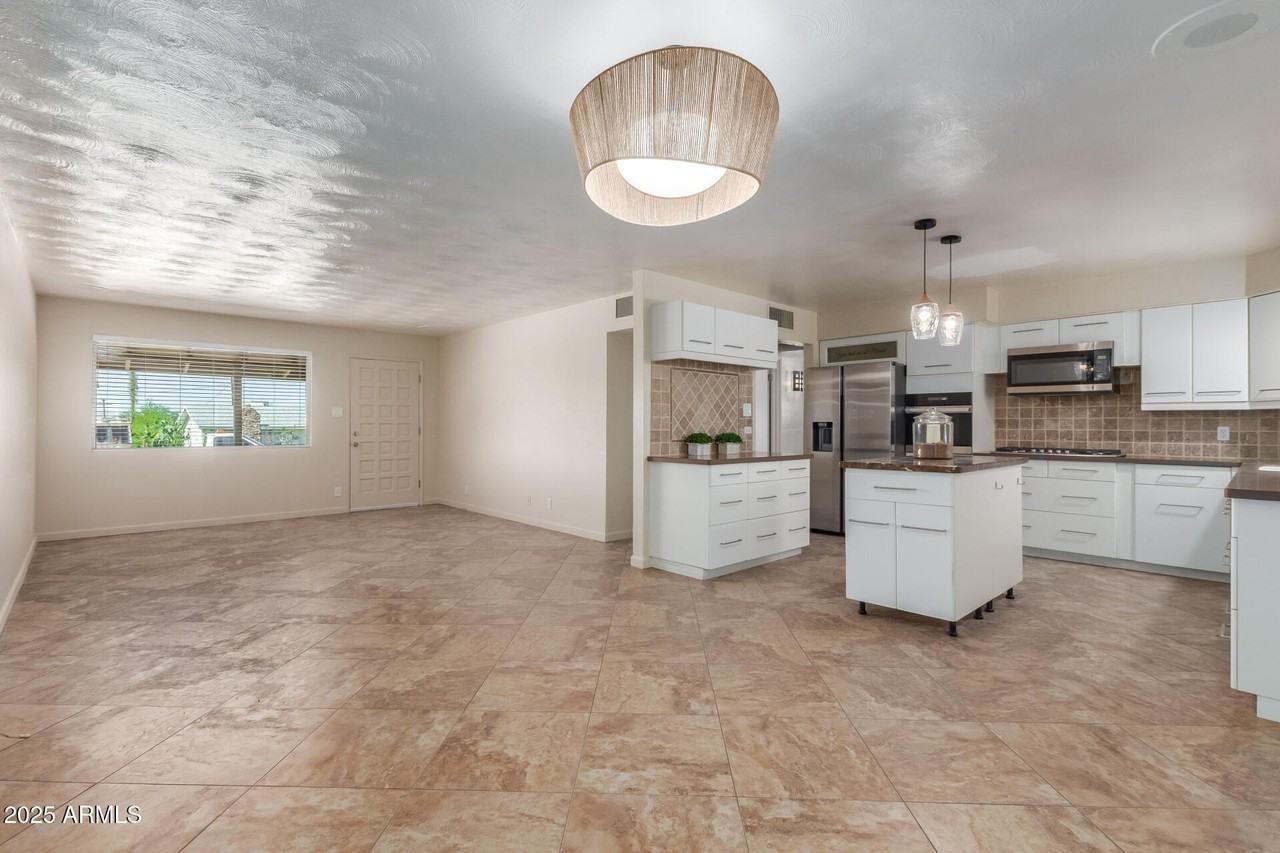 9415 N 16th St - Photo 7 of 38