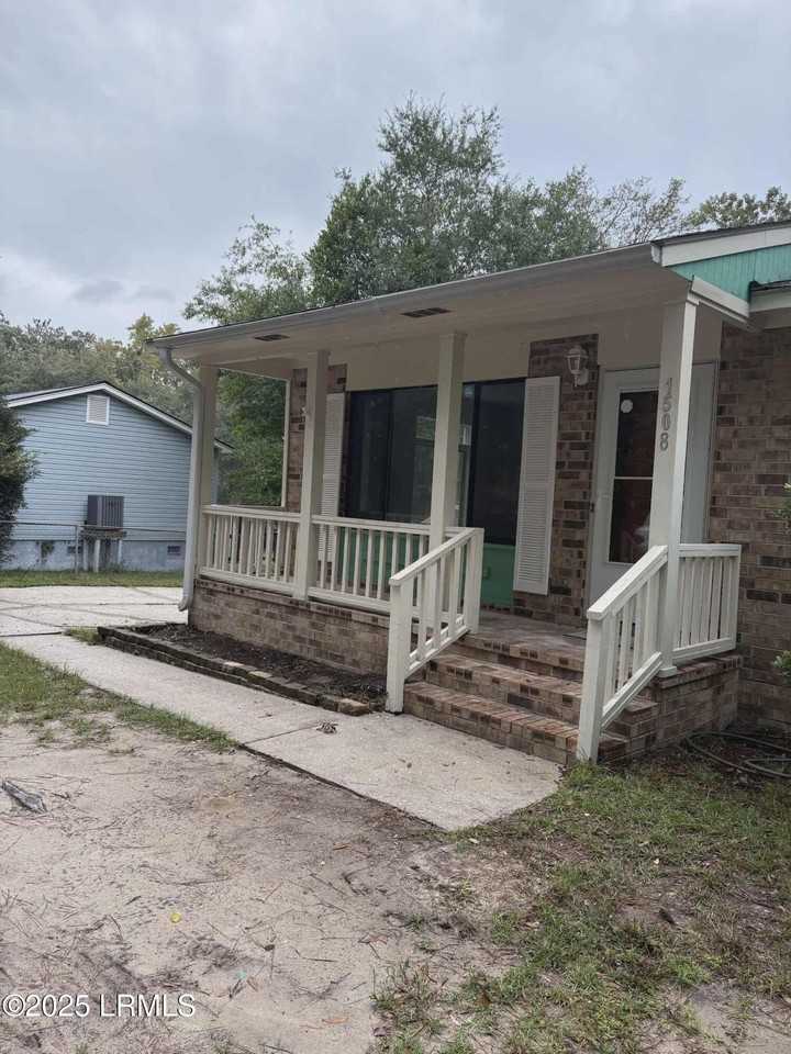 1508 Sycamore St - Photo 3 of 23