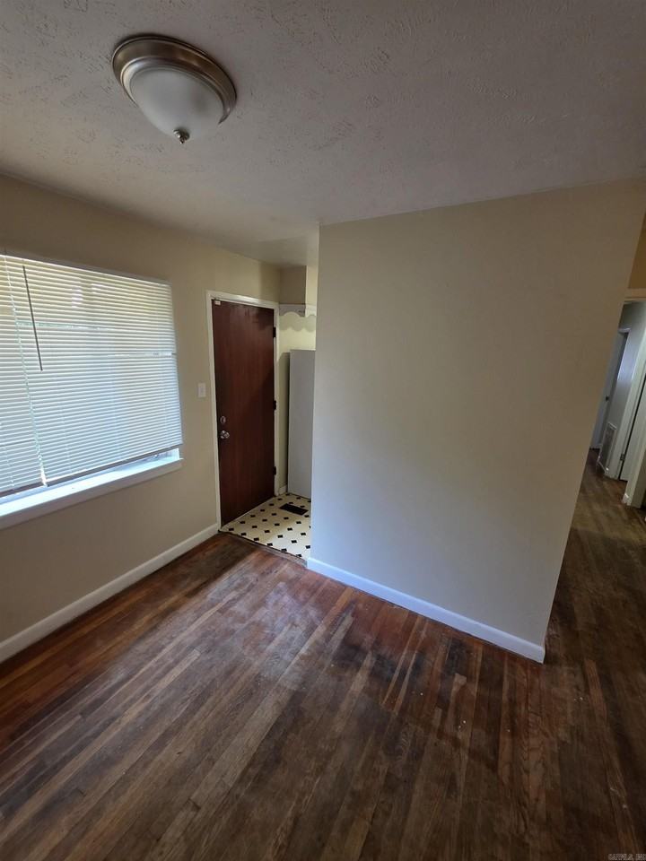 89 Broadmoor Dr - Photo 2 of 9