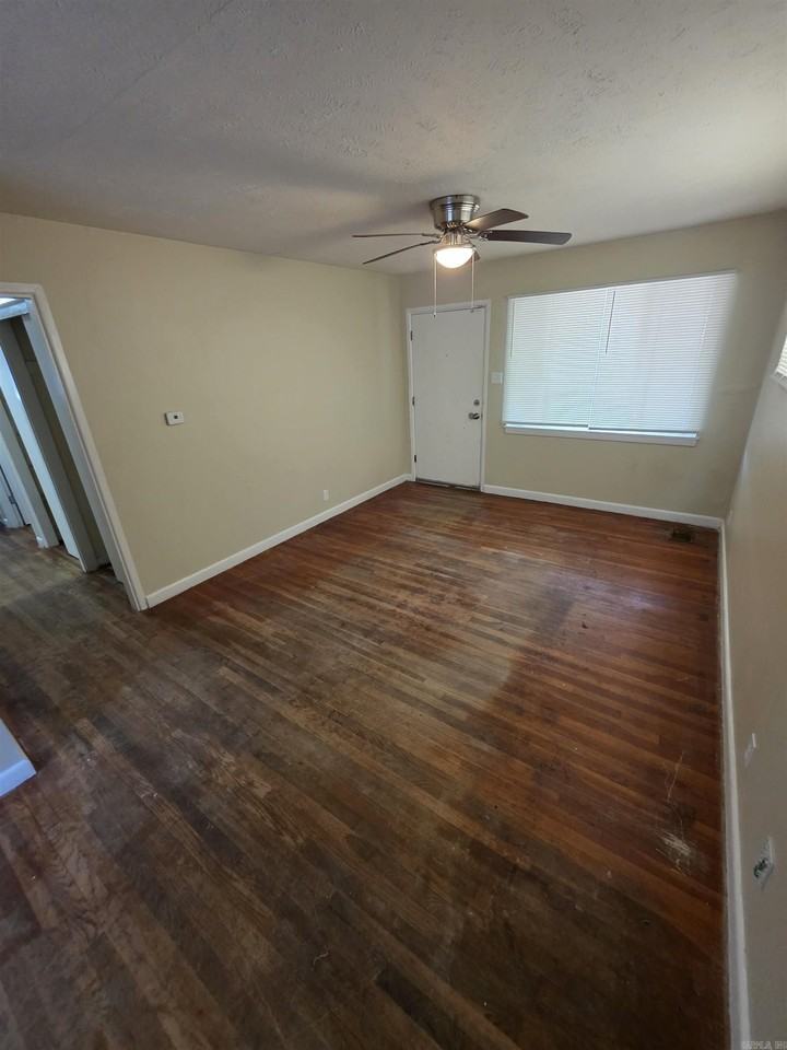 89 Broadmoor Dr - Photo 3 of 9