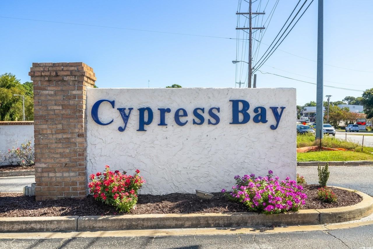 4242 Pinehurst Cir - Photo 2 of 30