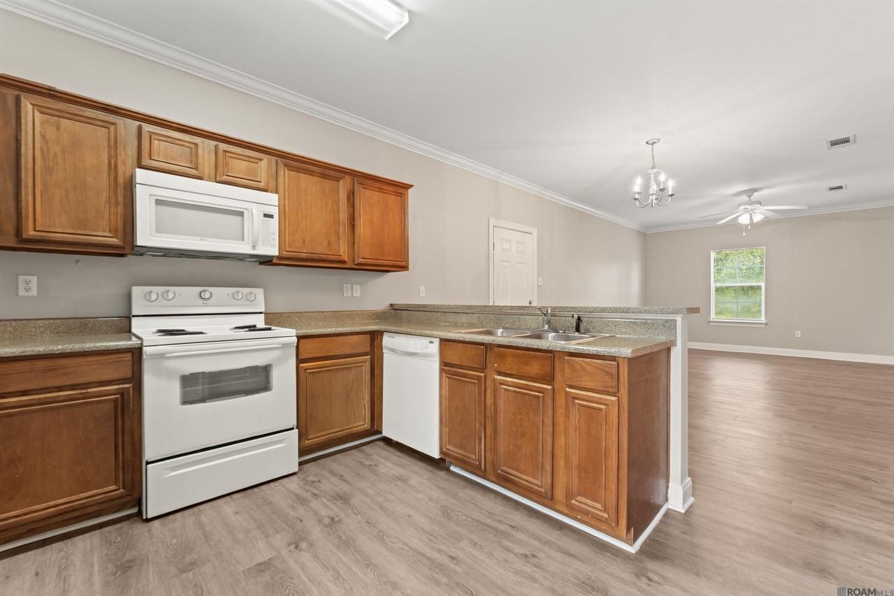 31855 La Highway 16 - Photo 2 of 13